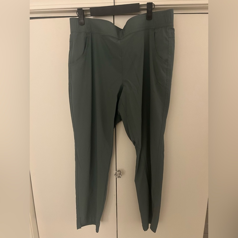 Eddie Bauer Women's Olive Joggers